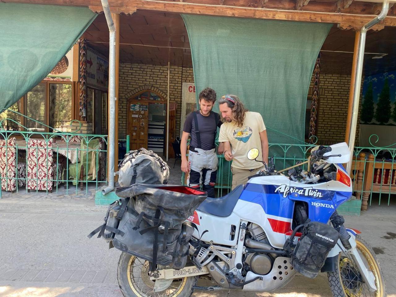 Central Park Hostel Khiva Bagian luar foto